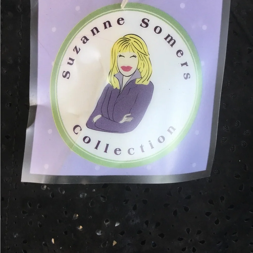 💖🌸 See new listing 🌺💜 Suzanne Somers Black Laser Cut Leather Cape Poncho - Picture 15 of 15